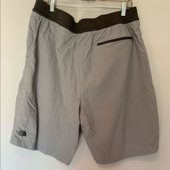 Men’s North Face Shorts - Picture 2 of 5